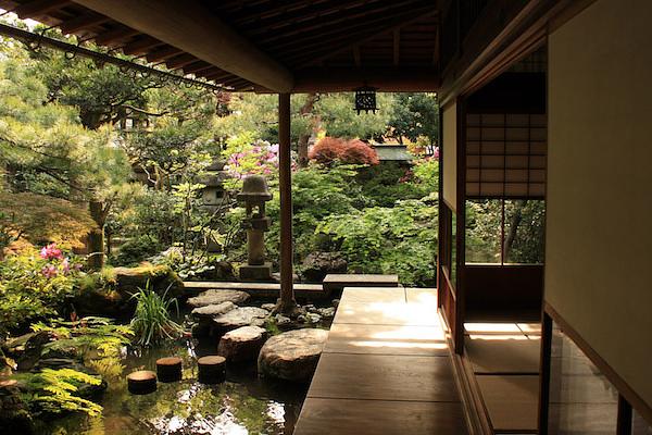 Tatami room opens onto the stunning garden at the Samurai House