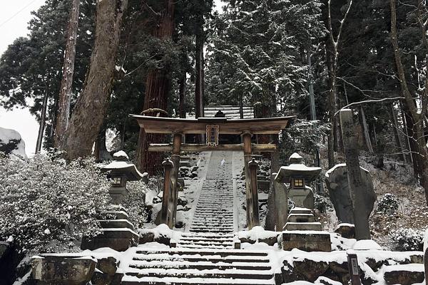 Nozawa Onsen's temple at the top of the village