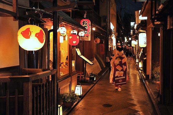 Geisha in Gion in Kyoto